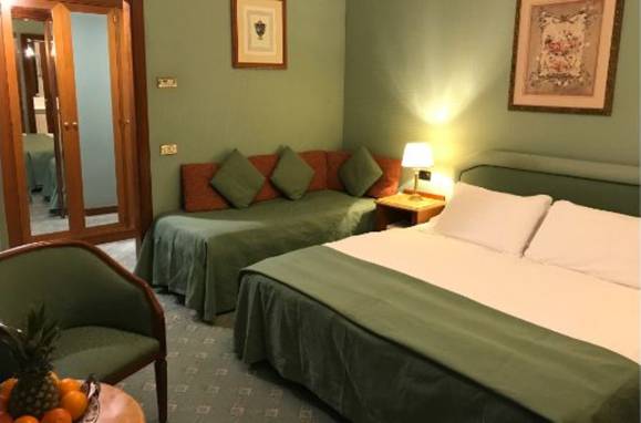 Triple room Mecenate Palace Hotel Rome Triple room Mecenate Palace Hotel Rome