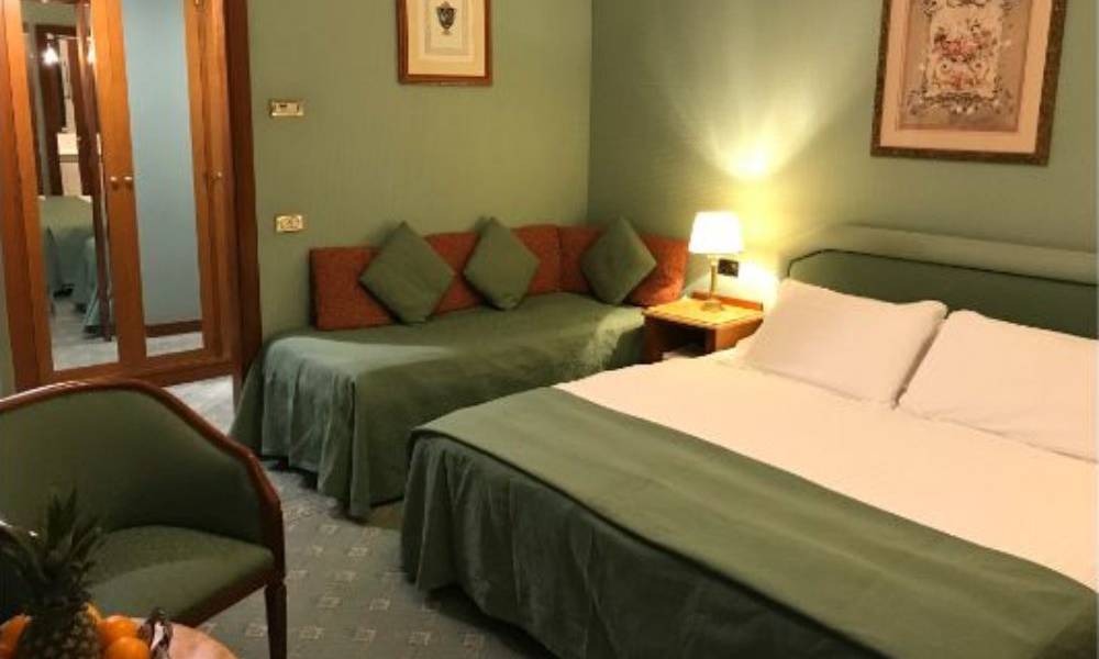 Triple room Mecenate Palace Hotel Rome Triple room Mecenate Palace Hotel Rome