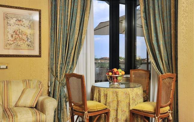 ROMANTIC SUITE Mecenate Palace Hotel Rome