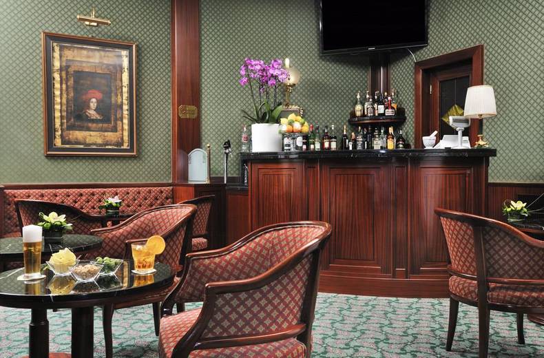 Named after the illustrious Pope, the Caffè Papa Sisto offers guests a warm and inviting ... Mecenate Palace Hotel Rome