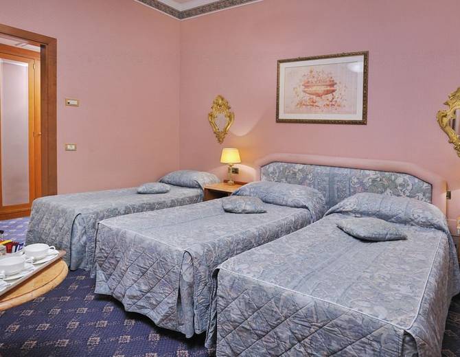 TRIPLE ROOM Mecenate Palace Hotel Rome TRIPLE ROOM Mecenate Palace Hotel Rome