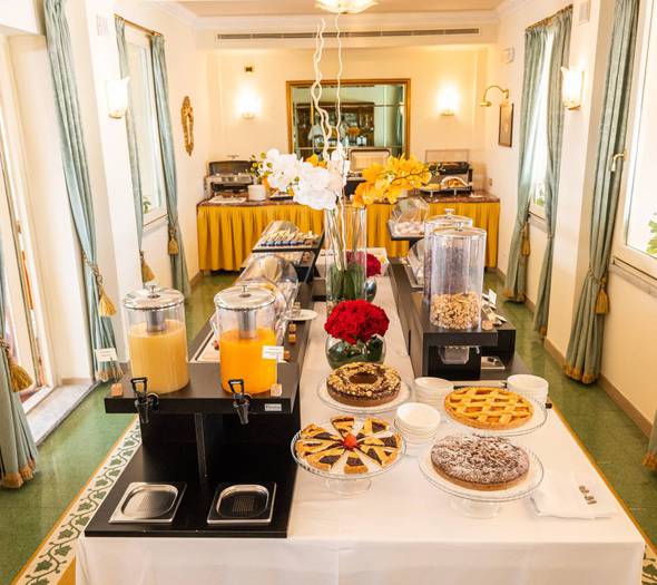 Breakfast Mecenate Palace Hotel Rome