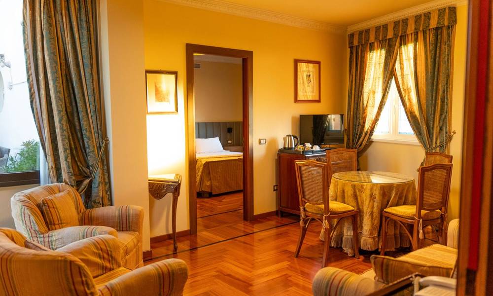 Romantic suite Mecenate Palace Hotel Rome