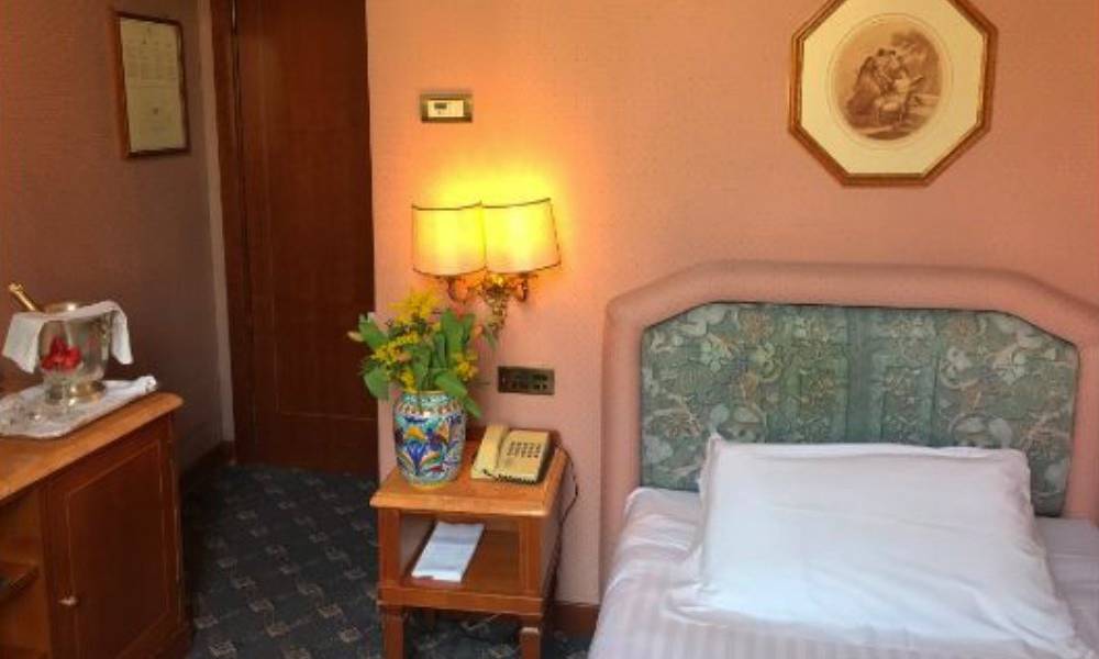 Single room Mecenate Palace Hotel Rome