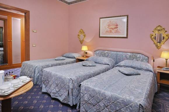 Triple room Mecenate Palace Hotel Rome Triple room Mecenate Palace Hotel Rome