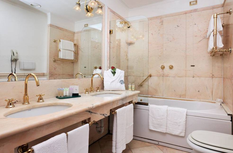 Romantic suite Mecenate Palace Hotel Rome Romantic suite Mecenate Palace Hotel Rome