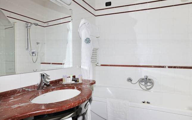 EXECUTIVE ROOM Mecenate Palace Hotel Rome EXECUTIVE ROOM Mecenate Palace Hotel Rome