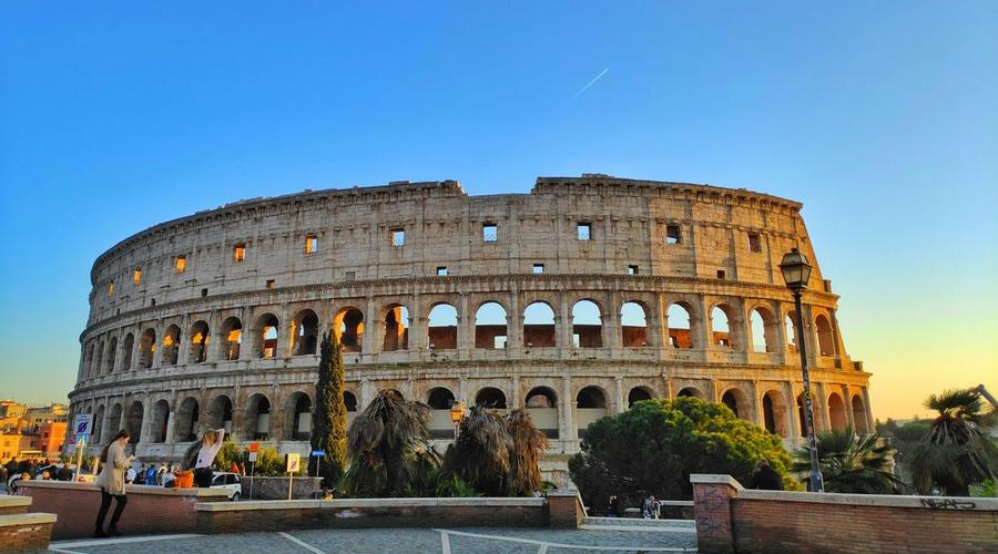 The Colosseum in Rome: history, charm and symbol of the eternal city Mecenate Palace Hotel The Colosseum in Rome: history, charm and symbol of the eternal city Mecenate Palace Hotel